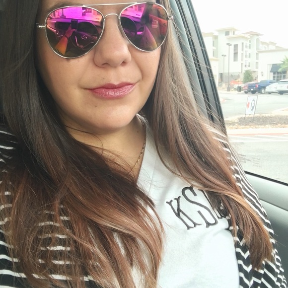 Meet your Posher, Kara - Picture 2 of 2